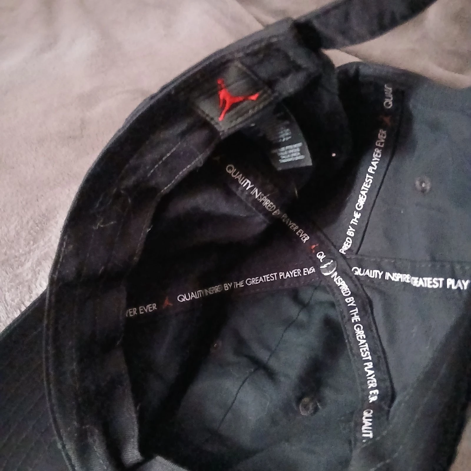 Gorra Jordan Negra – Logo Rojo Bordado – Talla Única (Ajustable) – photo 6
